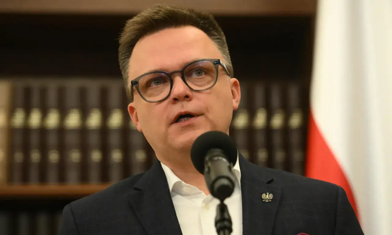 Zdjęcie Kto sponsoruje kampanię Hołowni? Kontrowersje i tajemnice finansowania