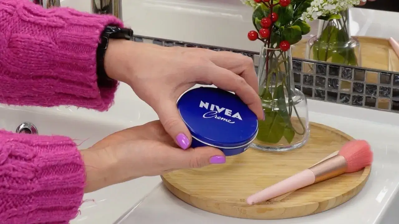 Zdjęcie Czy krem Nivea zatyka pory? Odkryj prawdę o jego składzie