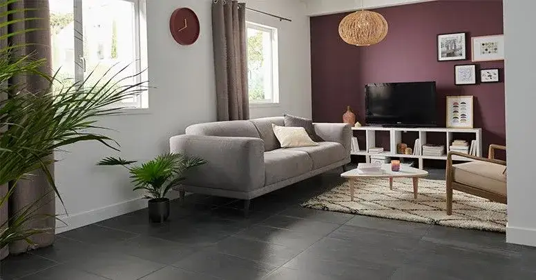 Zdjęcie Czy gres szkliwiony jest śliski? Sprawdź, jak uniknąć niebezpieczeństw