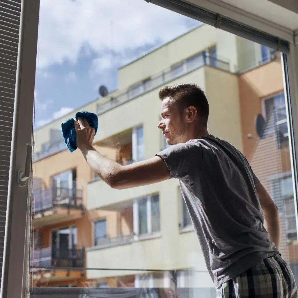 Zdjęcie Ile kosztuje mycie okien po remoncie? Ceny i czynniki wpływające