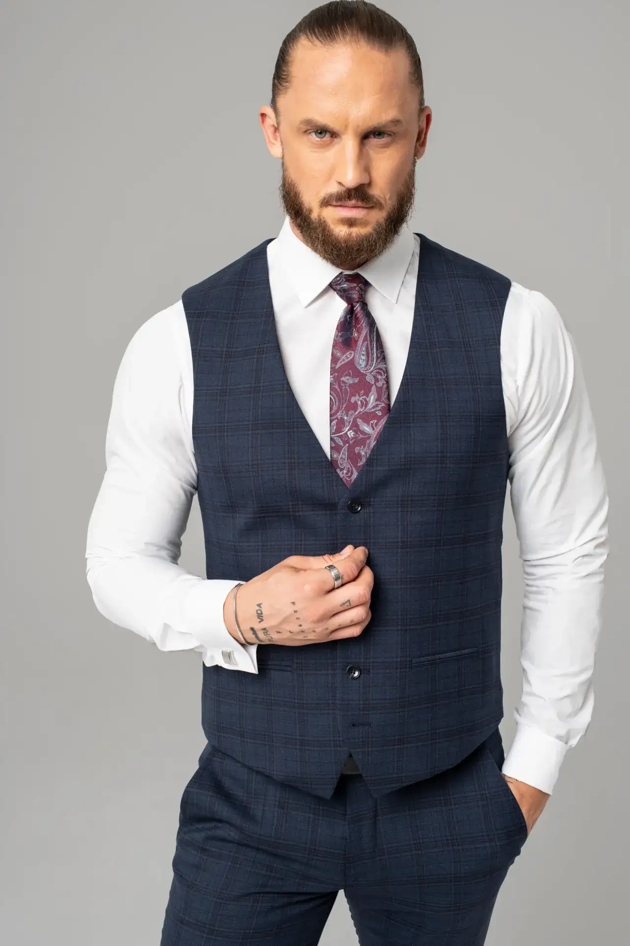 Zdjęcie Jak dobrać krawat do koszuli, aby uniknąć modowych wpadek?