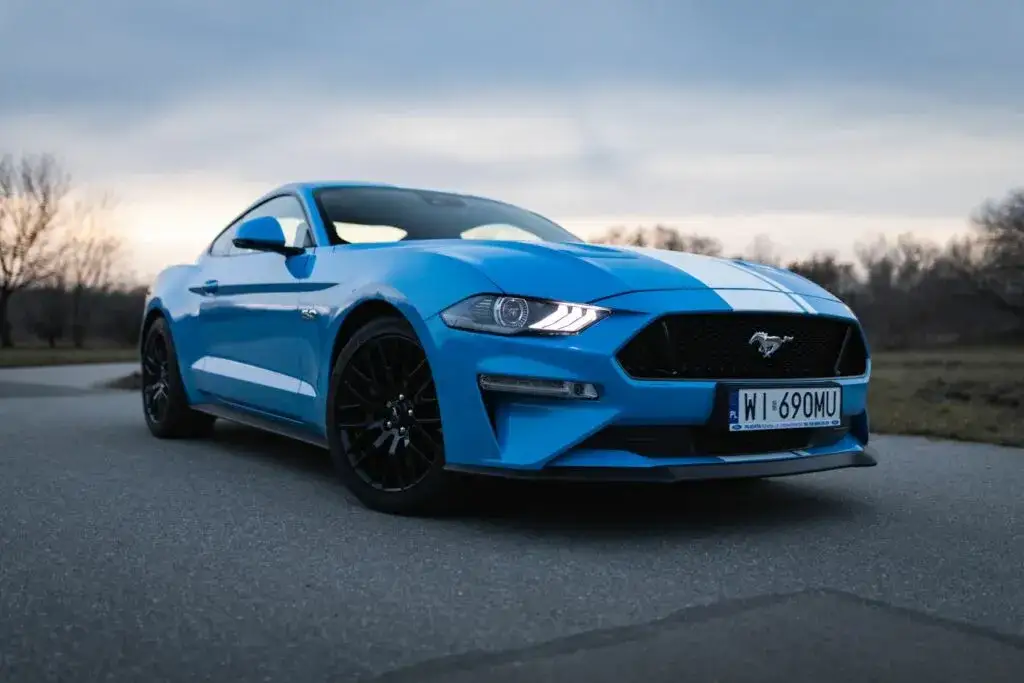 Zdjęcie Ford Mustang GT - poznaj moc silnika i osiągi króla sportowych aut
