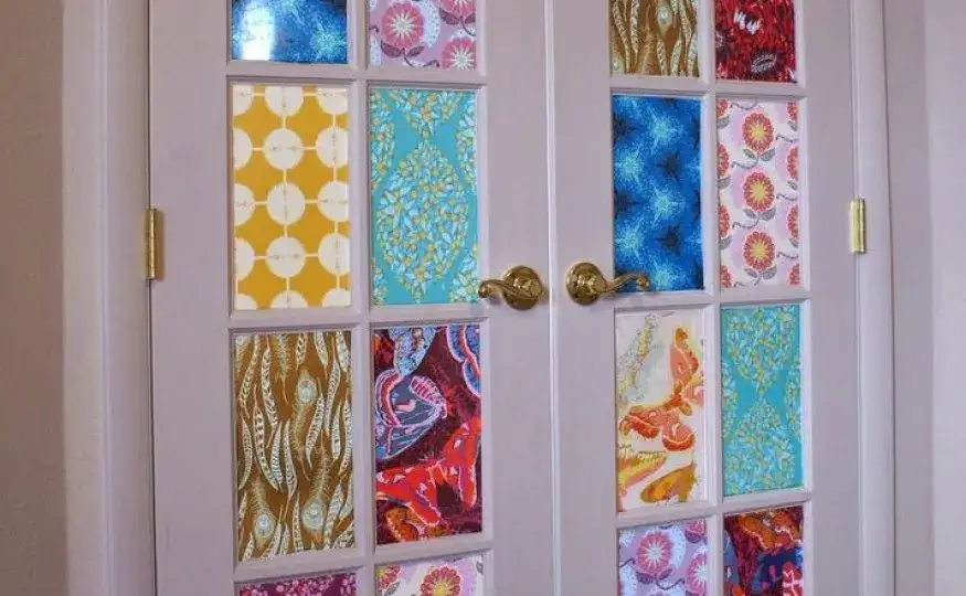 Zdjęcie Czym pomalować szybę w drzwiach, aby uzyskać idealny efekt?