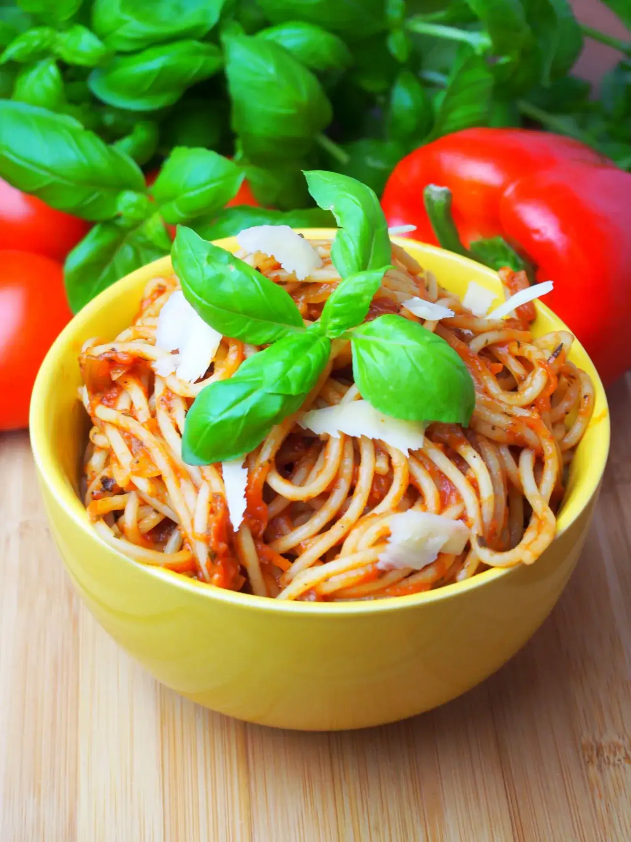 Zdjęcie Szybkie spaghetti z pieczarkami bez mięsa, które zachwyci smakiem