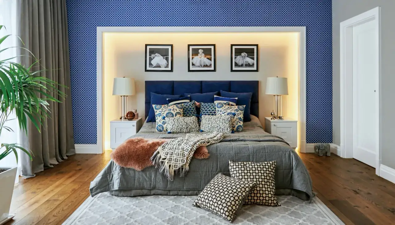 Zdjęcie Pomysły na dekoracje nad łóżkiem, które odmienią Twoją sypialnię