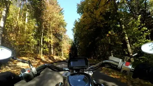 Zdjęcie Najlepsze trasy motocyklowe w Krakowie – odkryj piękne widoki i wyzwania