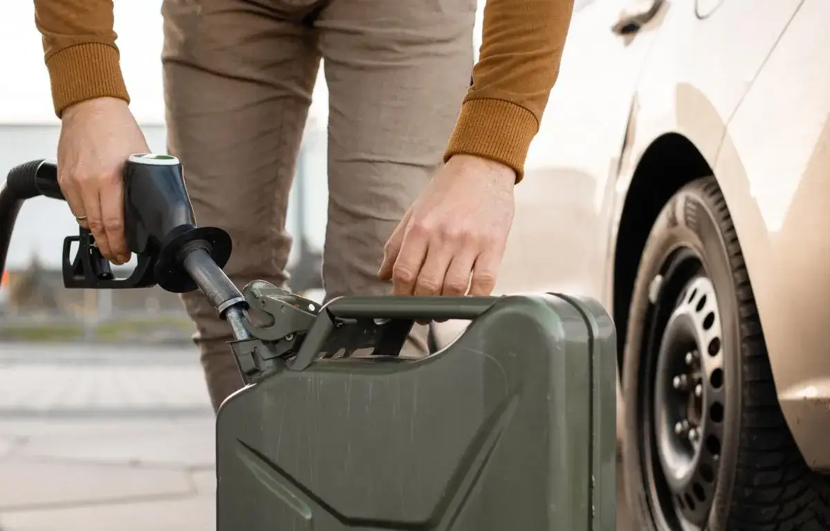 Zdjęcie Jak przechowywać benzynę bezpiecznie i unikać niebezpieczeństw