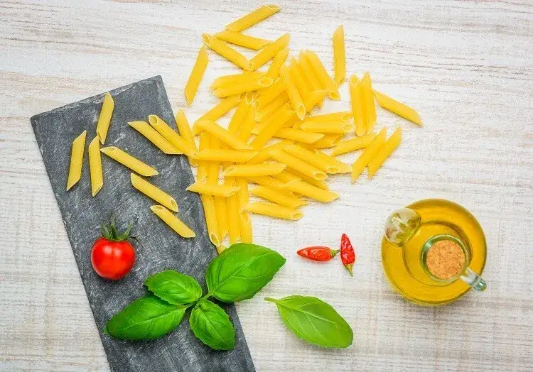 Zdjęcie Jak wygląda makaron penne? Odkryj jego unikalne cechy i rodzaje