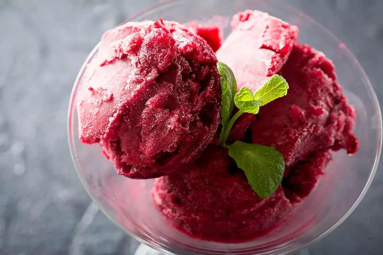 Zdjęcie Jak zrobić sorbet malinowy – prosty przepis na orzeźwiający deser