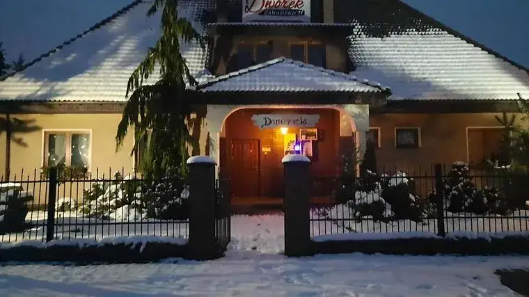 Zdjęcie Dworek Zawadzkich Kruszyn - idealne miejsce na relaks i smakowite dania