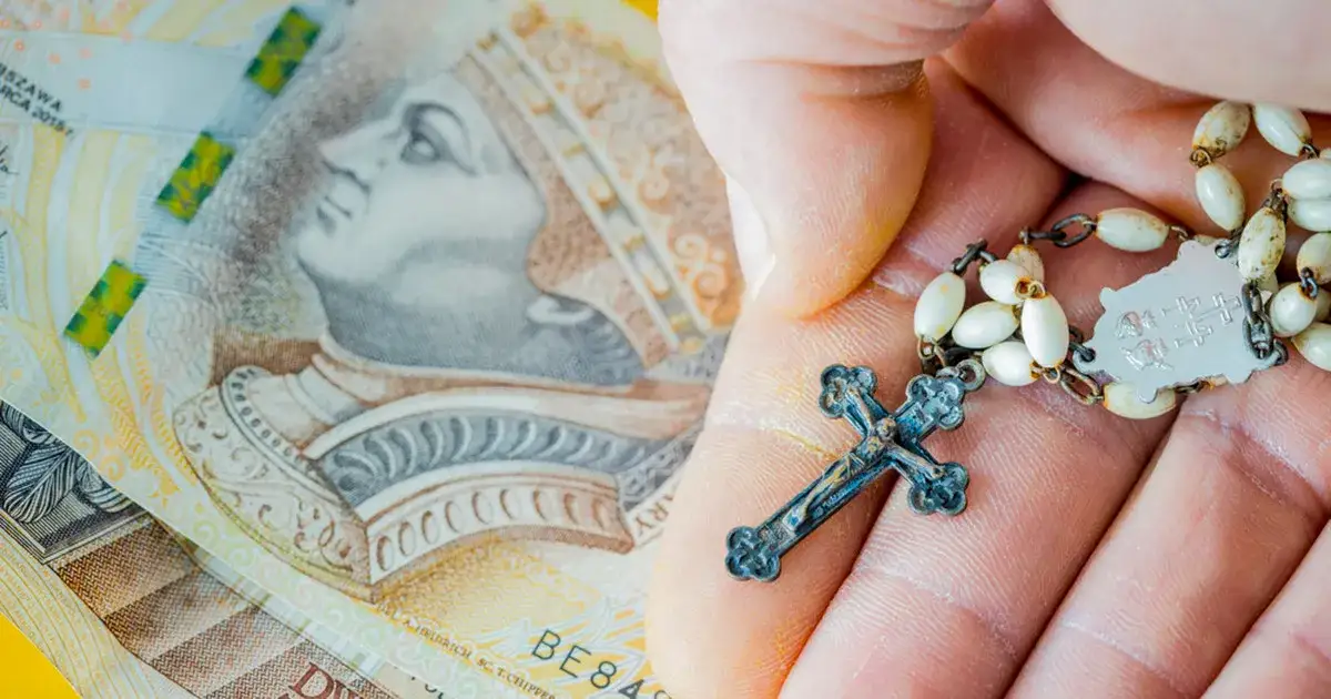 Zdjęcie Ile ksiądz bierze za chrzest? Sprawdź, ile naprawdę musisz zapłacić