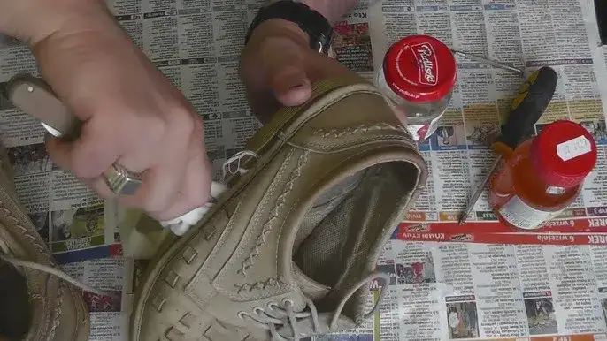 Zdjęcie Czym przykleić wkładkę do but&oacute;w, aby uniknąć problem&oacute;w z odklejaniem