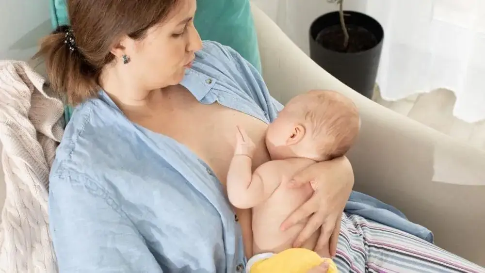 Zdjęcie Jak postępować przy nawale pokarmu, aby uniknąć b&oacute;lu i dyskomfortu