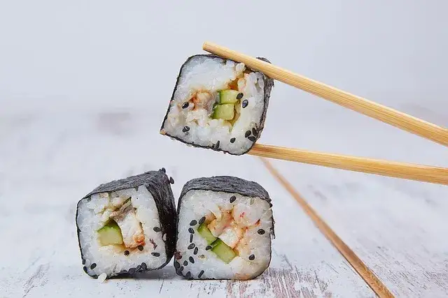 Zdjęcie Ile kcal ma sushi: kompletna tabela kaloryczności wszystkich rodzajów sushi