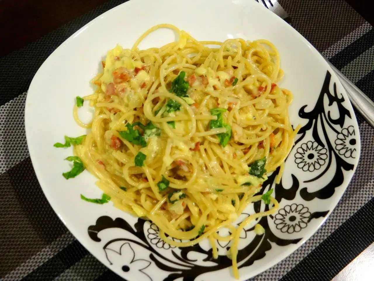 Zdjęcie Prosty przepis na pyszny biały sos do spaghetti, który zachwyca