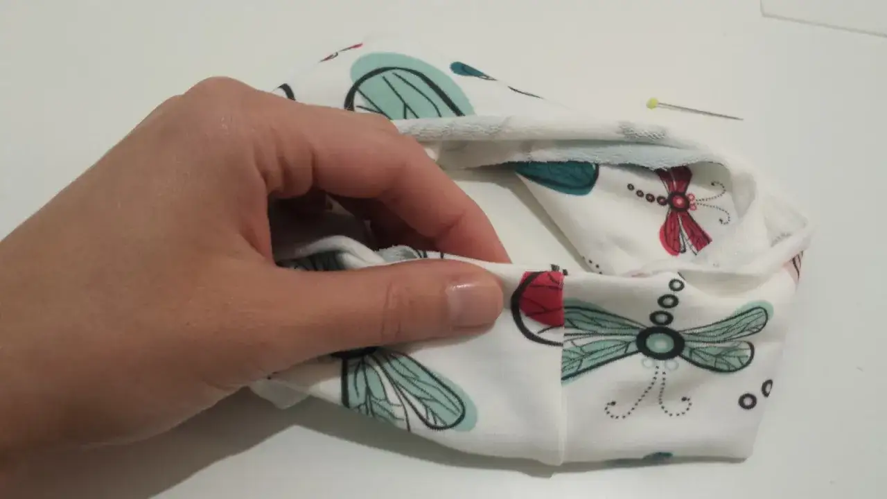 Zdjęcie Jak łatwo uszyć opaskę dla dziecka – prosty poradnik krok po kroku