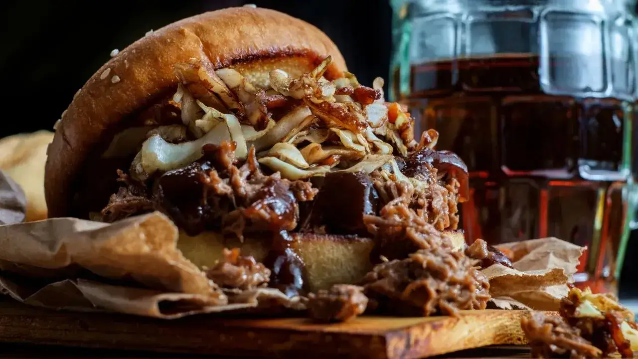 Zdjęcie Szarpana wołowina z czym podawać – najlepsze pomysły na dodatki