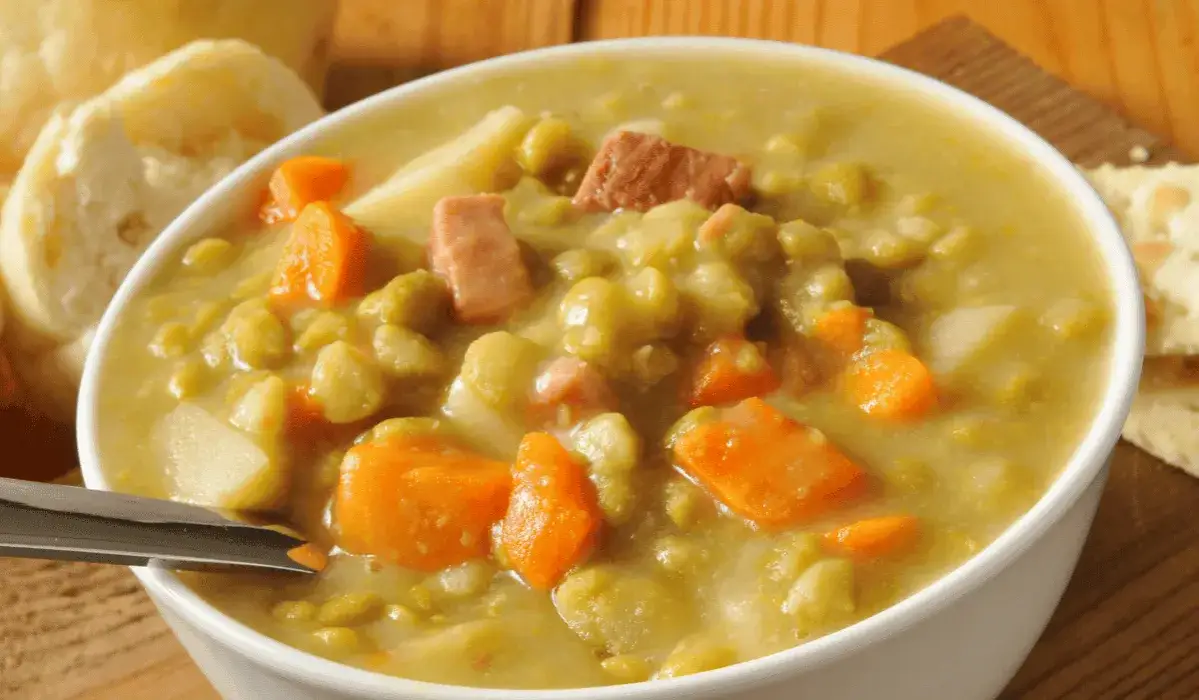 Zdjęcie Wywar z golonki: Jak zamienić go w sycące zupy? Poznaj triki!