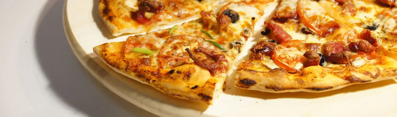 Zdjęcie Ile kalorii ma pizza 45 cm? Zaskakujące różnice w kaloryczności