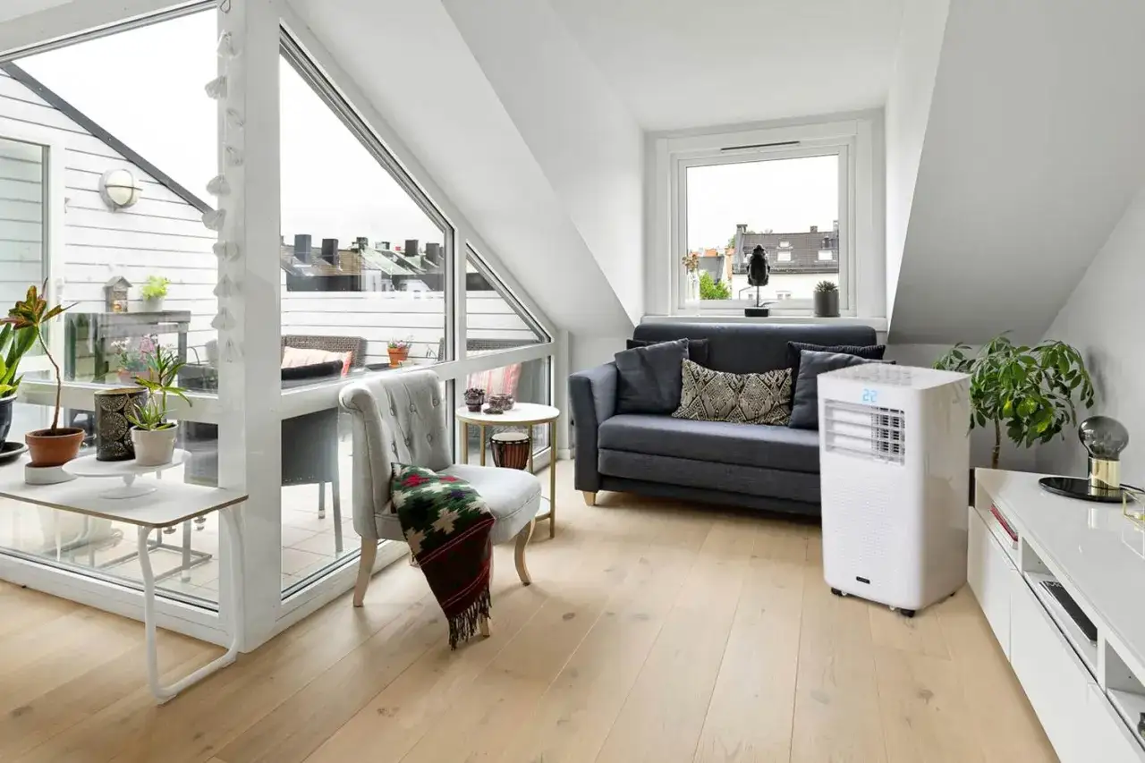 Zdjęcie Jak skutecznie ochłodzić pokój na poddaszu? Sprawdzone metody na pokonanie upałów