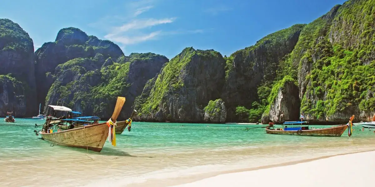 Zdjęcie Kiedy najlepiej jechać do Tajlandii, aby uniknąć deszczu i tłumów?