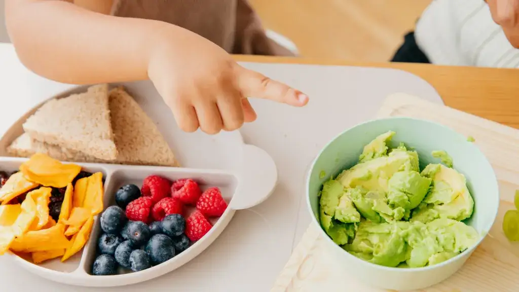 Zdjęcie Jak podać chleb niemowlakowi: 7 bezpiecznych sposobów dla rodzica