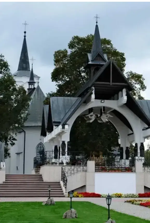 Zdjęcie Ludźmierz atrakcje: Odkryj piękno sanktuarium i okolicznych miejsc