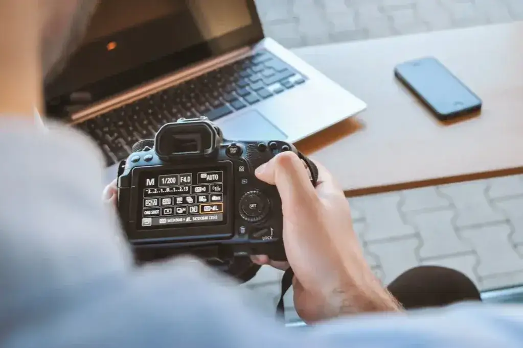 Zdjęcie Ile bierze fotograf? Sprawdź ceny i co wpływa na koszty usług