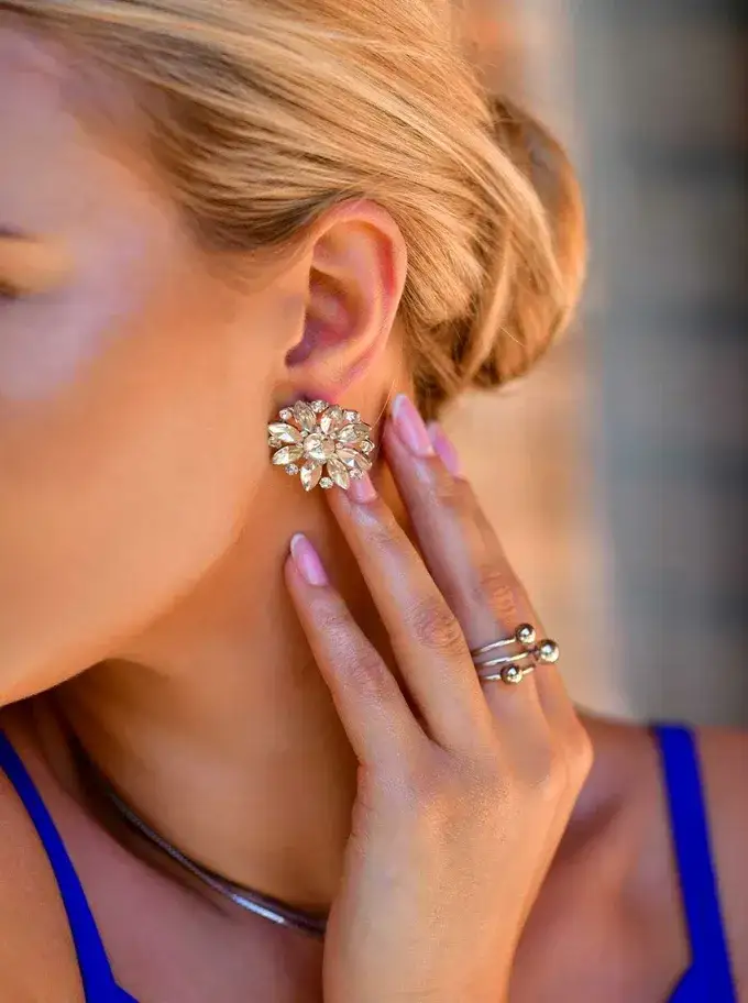 Zdjęcie Eleganckie kolczyki wieczorowe – jak wybrać idealne na specjalne okazje