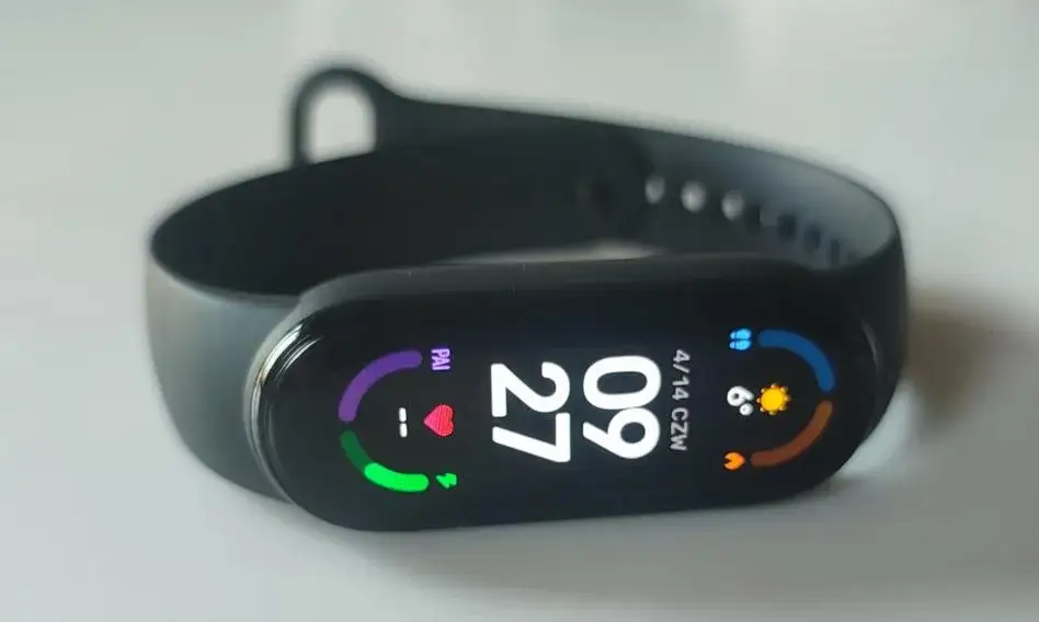 Zdjęcie Mi Band 6 NFC jak płacić: aktywacja, weryfikacja kart i bezpieczeństwo