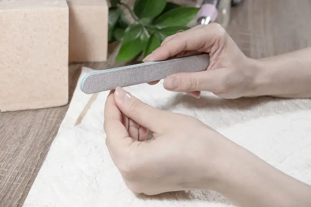 Zdjęcie Jak wyczyścić paznokcie skutecznie i uniknąć powszechnych błędów