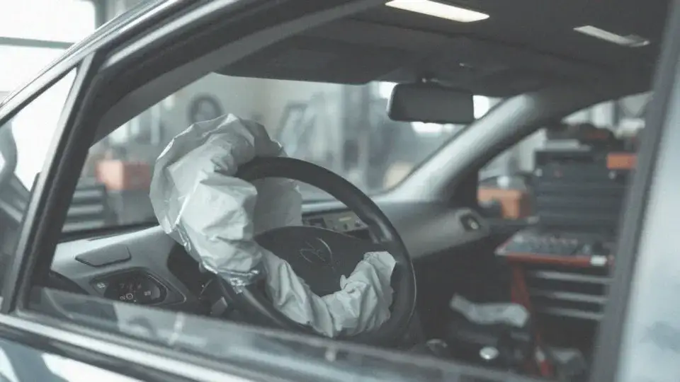 Zdjęcie Wystrzelone poduszki - co trzeba wymienić, aby uniknąć kosztów naprawy