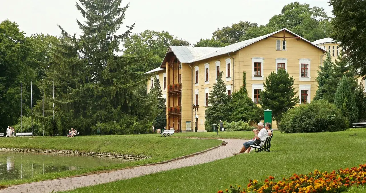 Zdjęcie Ile się czeka do sanatorium z NFZ? Poznaj prawdziwe czasy oczekiwania