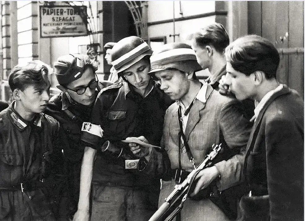 Zdjęcie Dlaczego wybijano szyby niektórych warszawskich fotografów w czasie okupacji?