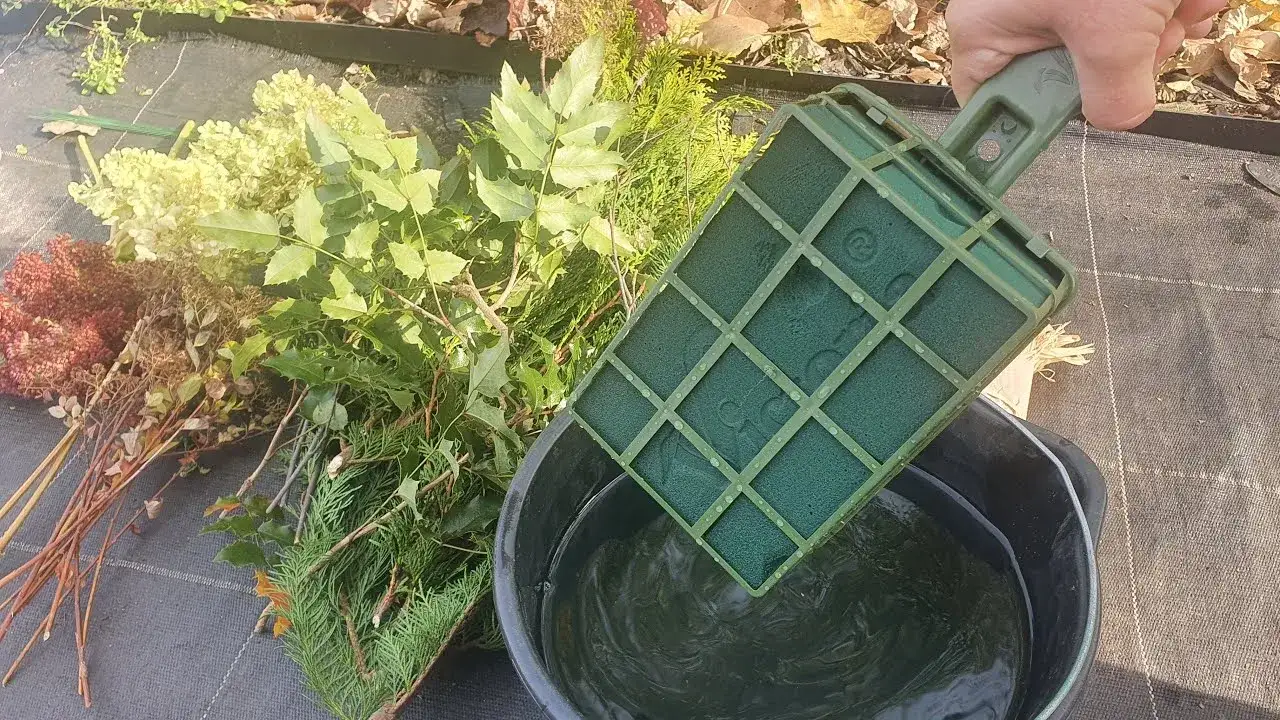 Zdjęcie Jak zrobić wiązankę na cmentarz - krok po kroku z osobistym akcentem