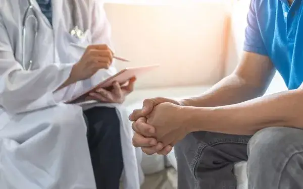 Zdjęcie L4 wstecz: 3 dni czy więcej? Zasady i wyjątki dla psychiatr&oacute;w