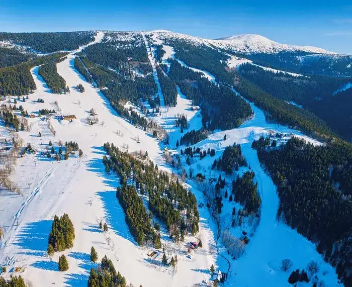 Zdjęcie Rokytnice nad Jizerou snowpark - najlepsze przeszkody i porady dla narciarzy