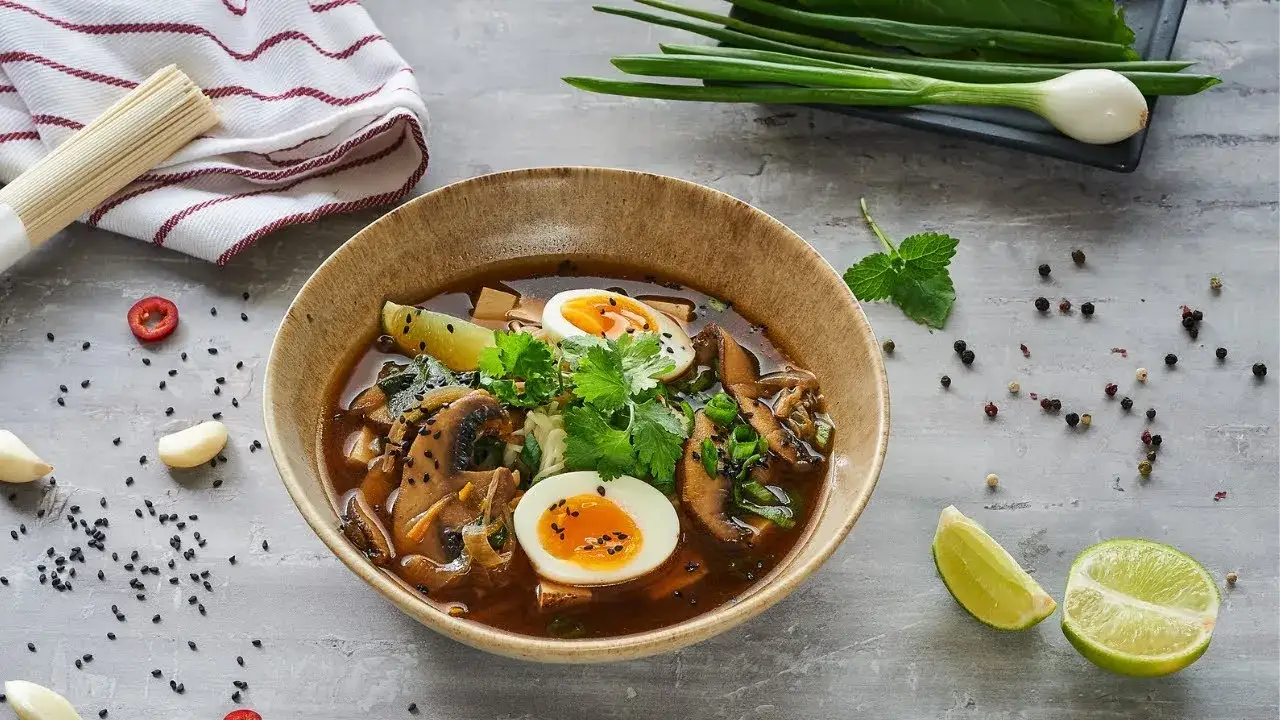 Zdjęcie Jak zrobić ramen wegetariański - prosty przepis na zdrową zupę