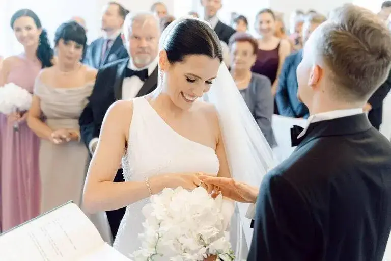 Zdjęcie Czy ślub kościelny ma moc prawną? Zrozum skutki prawne ceremonii