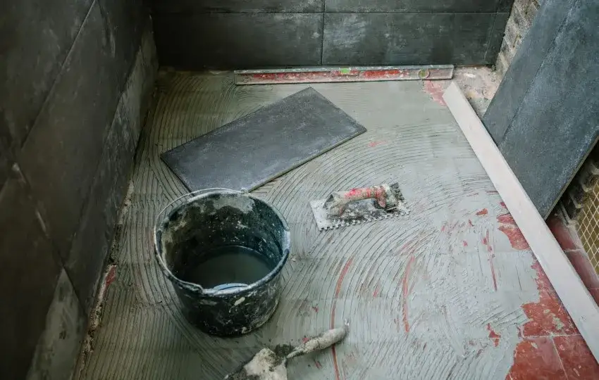 Zdjęcie Jak ułożyć płytki w łazience bez błędów - krok po kroku do sukcesu