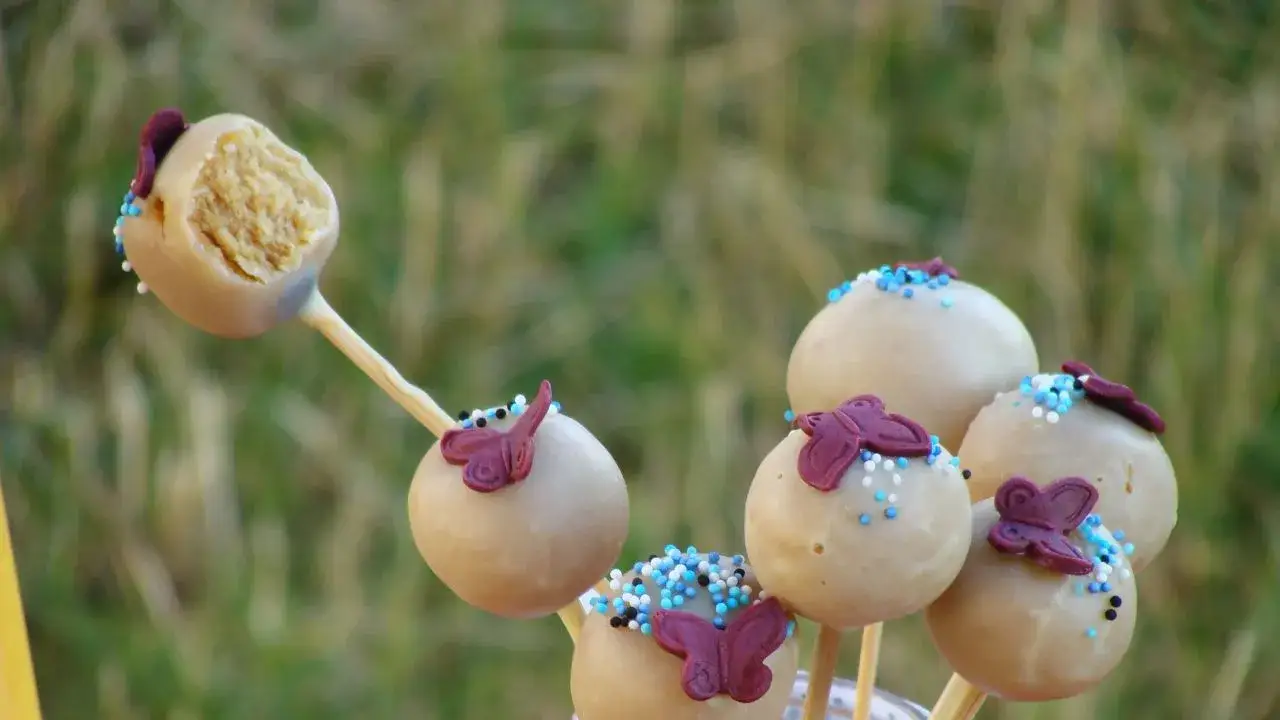 Zdjęcie Ciasteczka na patyku jak lody – proste przepisy i dekoracje, które zachwycą