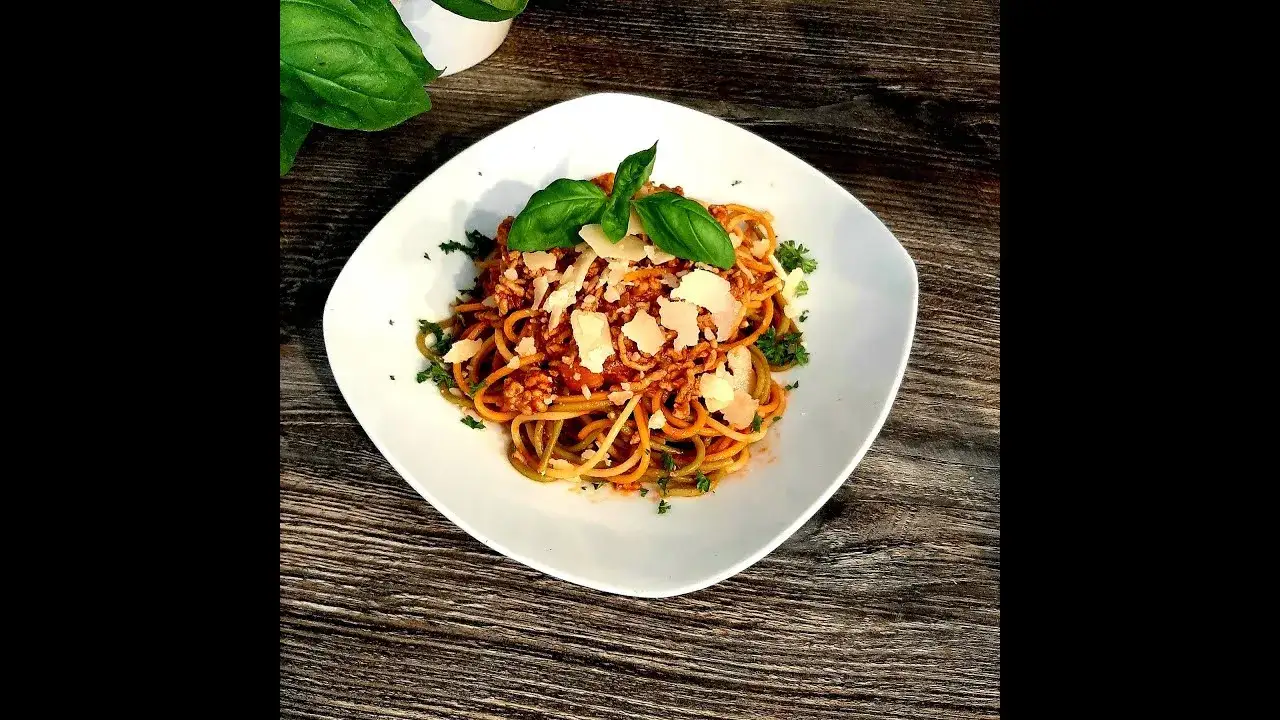 Zdjęcie Jakie warzywa do spaghetti? Odkryj sekrety pysznego sosu bolognese