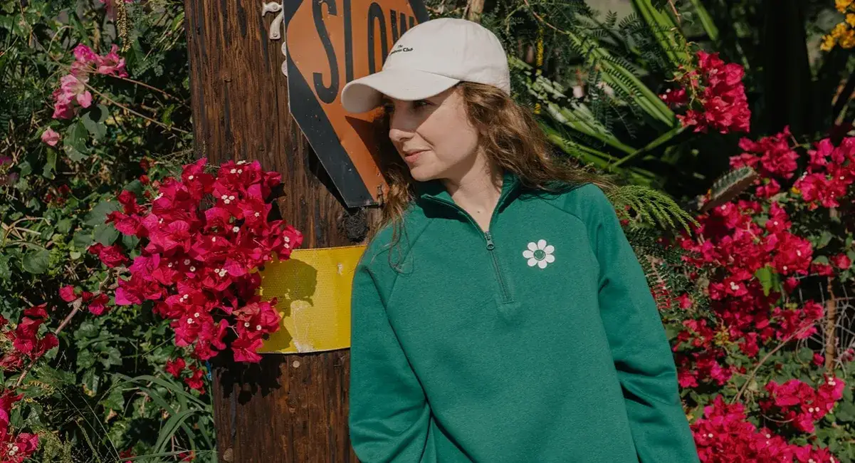 Zdjęcie Jak nosić czapki stylowo i uniknąć modowych wpadek – porady i inspiracje