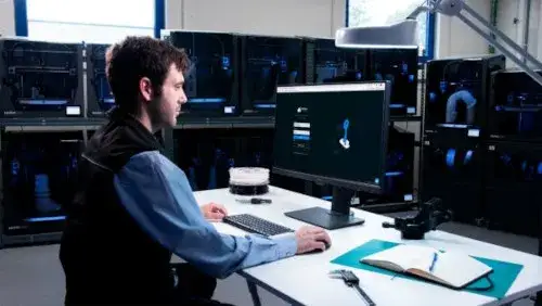 Zdjęcie Ile prądu zużywa drukarka 3D i jak obniżyć koszty energii?