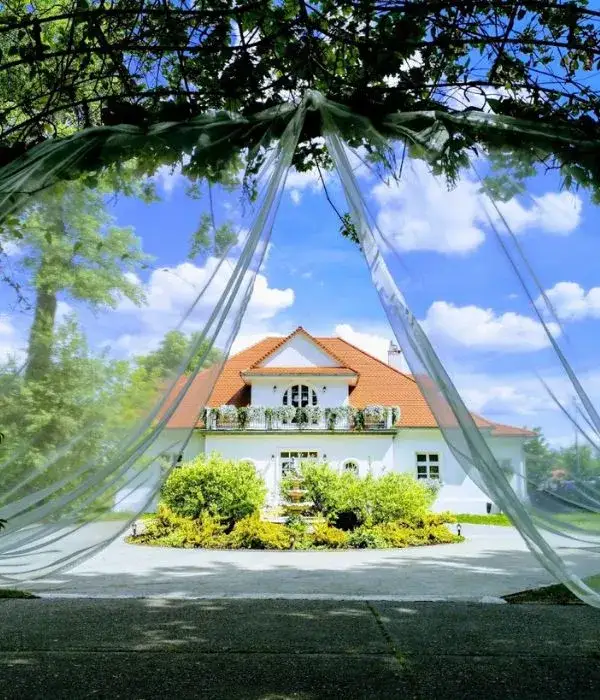 Zdjęcie Akacjowy dworek – idealne miejsca na wesele i wypoczynek w Polsce