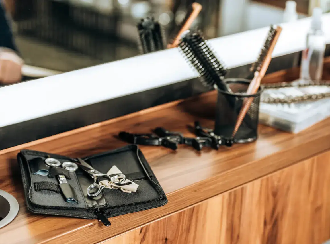 Zdjęcie Ile kosztuje wyposażenie salonu fryzjerskiego: Ceny i budżet