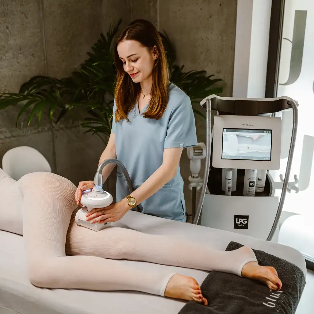 Zdjęcie Lipolaser czy endermologia – który zabieg przyniesie lepsze efekty?