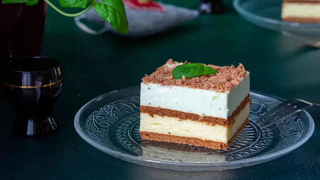 Zdjęcie Przepis na ciasto miętowe z landrynkami, które zachwyci każdego smakosza