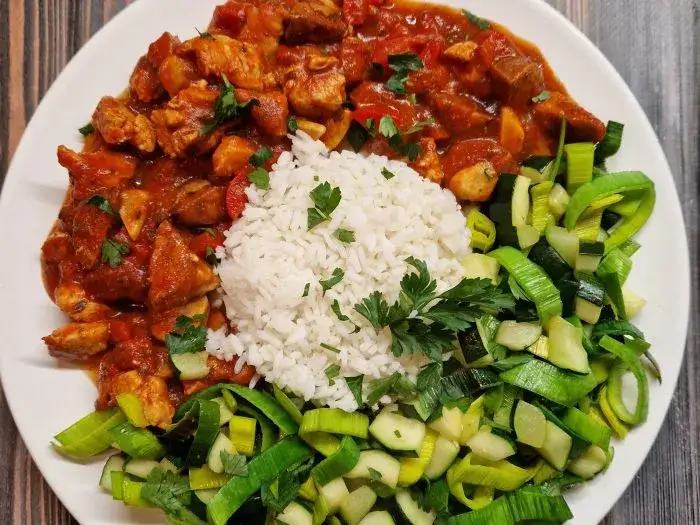 Zdjęcie Jaki sos do ryżu z warzywami? Odkryj pyszne przepisy i inspiracje