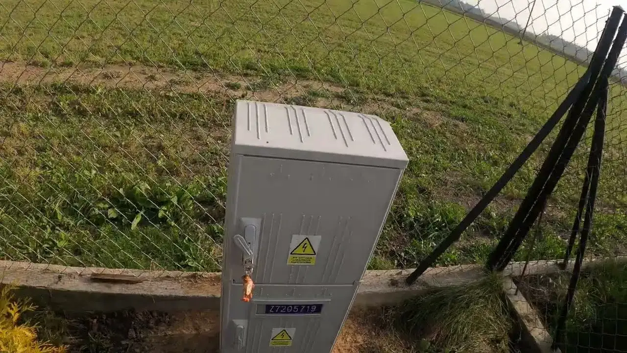 Zdjęcie Jak zamaskować skrzynkę elektryczną w ogrodzie: 8 sprytnych metod